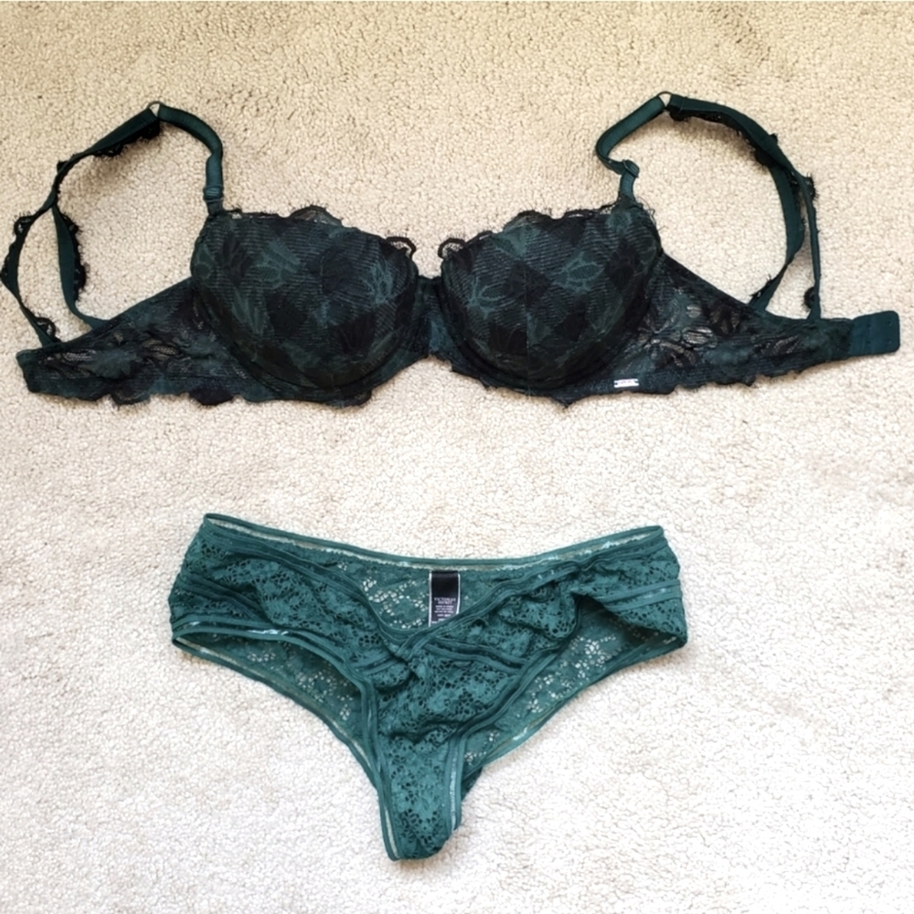 Victoria’s Secret Set (32 DD) (Medium)